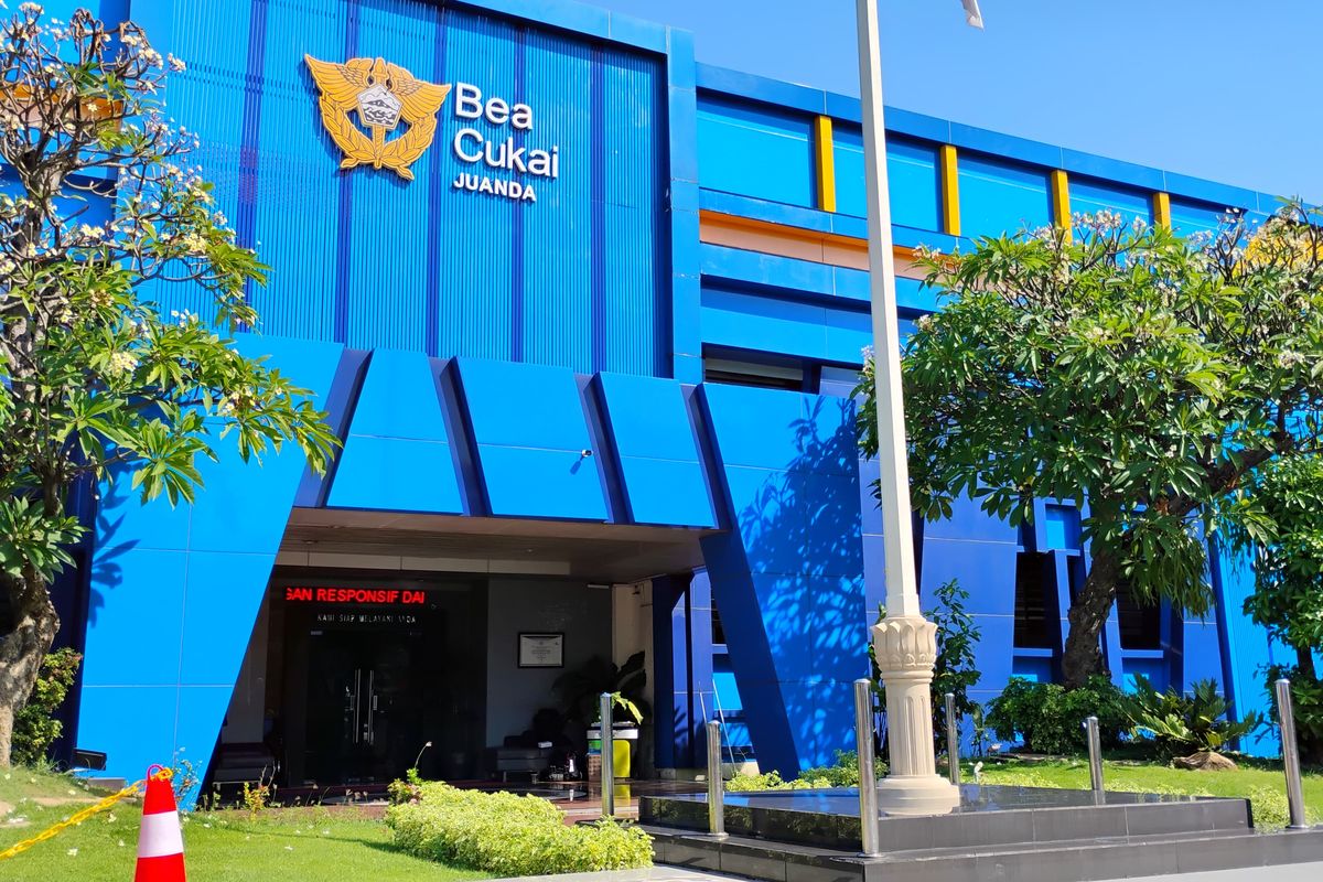 Kortastipidkor Bareskrim Polri Geledah Kantor Bea Cukai Juanda Sidoarjo