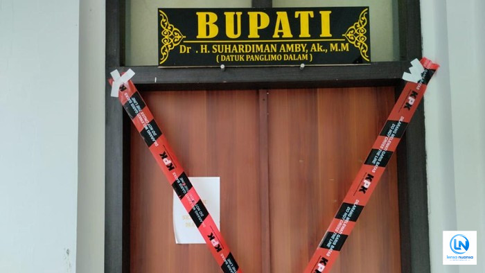 KPK Gelar OTT di Kabupaten Kuantan Singingi, Tangkap 10 Orang – Bupati Suhardiman Amby Masih Diburu