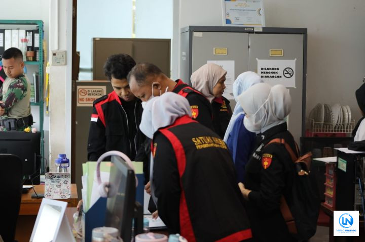 Kejari Bekasi Sita 3 Koper Hitam dan 2 Boks Dokumen di Disdagperin serta Pasar Bantargebang