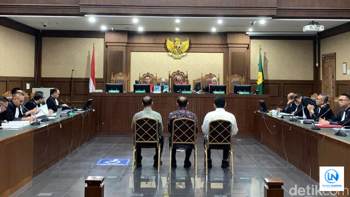 Tiga Mantan Pejabat Bea Cukai Kemenkeu Didakwa Terima Suap Rp78 Miliar