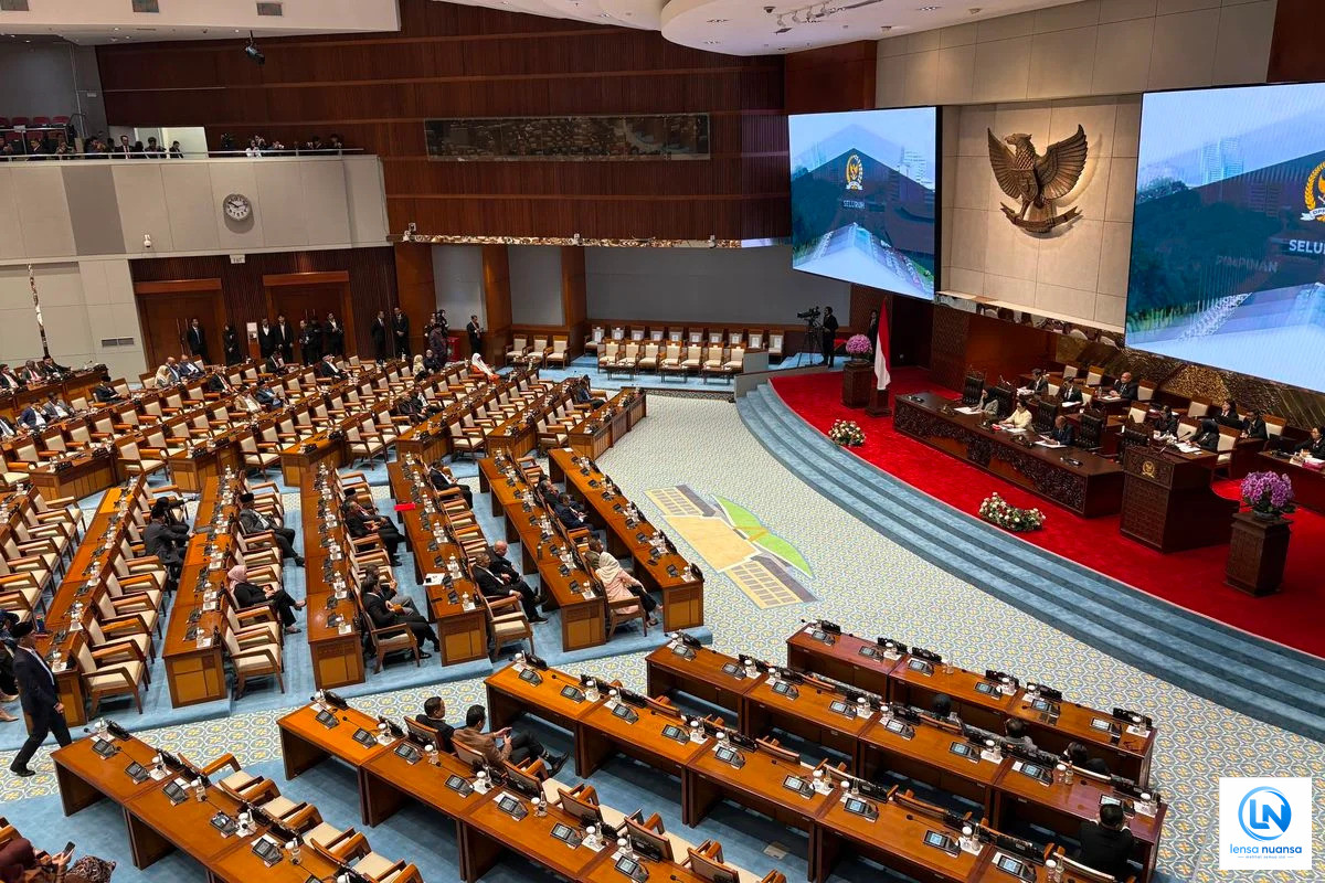 Rapat Paripurna DPR Setujui Tujuh Anggota Komisi Informasi Pusat Periode 2026–2030