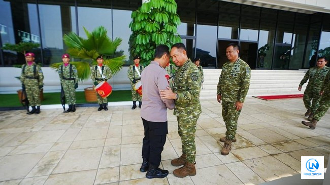 Kapolri Listyo Sigit dan Panglima TNI Agus Subiyanto Bersilaturahmi, Tekankan Soliditas TNI-Polri