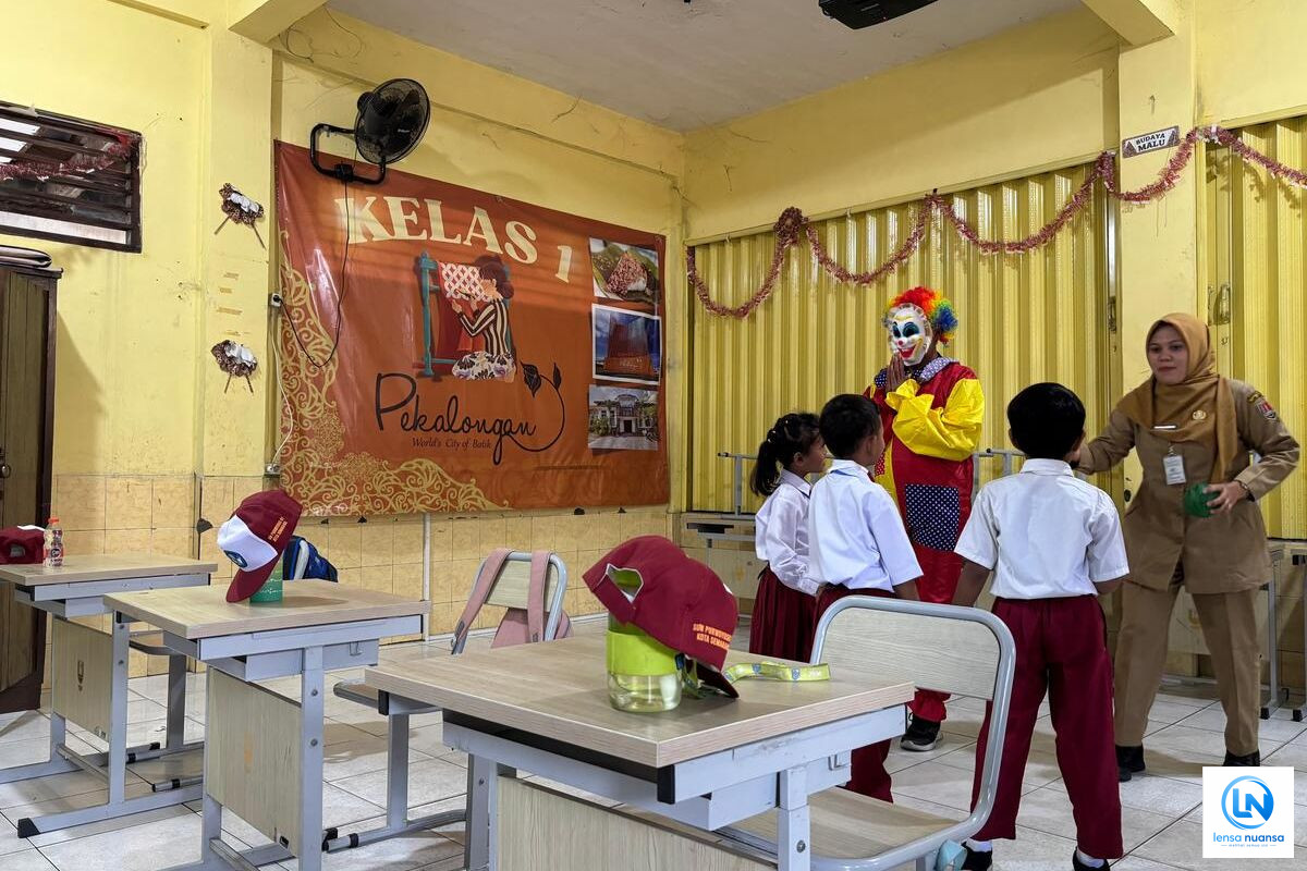 Meriahkan MPLS dengan Hanya 3 Murid Baru, SDN Purwoyoso 1 Semarang Hadirkan Badut dan Tema Sirkus