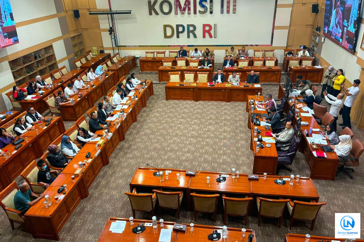 Ibu Santri Menangis di DPR: Anaknya Disiksa, Ditelanjangi, dan Dibakar Hidup-hidup di Ponpes Lombok