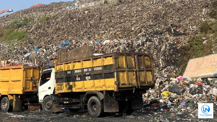 Kebakaran Hebat Landa TPA Cipayung Depok: Asap Tebal Membumbung Tinggi